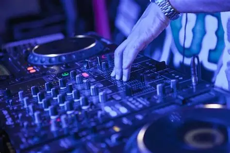 DJ